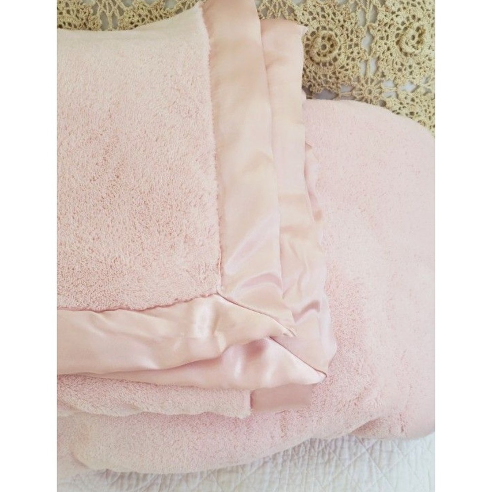 Simply Shabby Chic Queen 2 Ply Pink Plush Fleece Blanket Satin Edging EUC